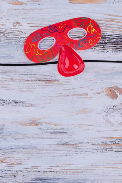Máscara de fiesta de cumpleaños roja para niños . — Foto de Stock
