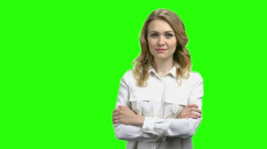 Güzel, gülümseyen kadın, kopyalamak için parmağıyla işaret ediyor..