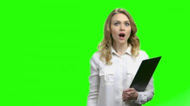 Genç, şaşkın kadının bir fikri var..