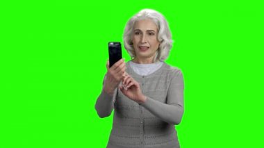 Çekici son sınıf kadını telefonuyla selfie çekiyor..