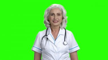 Yeşil ekranda Pretty tıp doktoru kadın.