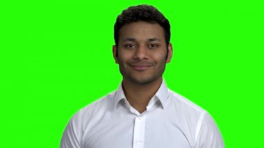 Kameraya bakan başarılı Hintli işadamı.