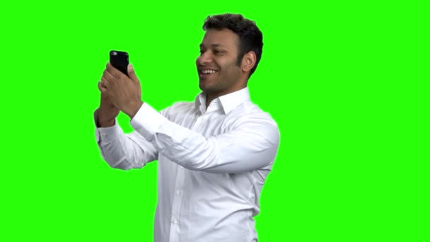 Smiling young man taking selfie with mobile phone. — Stock Video