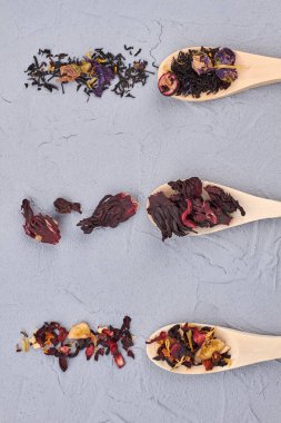 Tahta kaşıkçay yaprakları çeşitli.