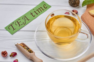 Sağlıklı yeşil çay Cam fincan.