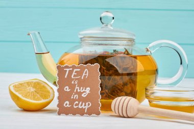 Çaydanlık ve bal ile kompozisyon.