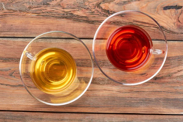 Sıcak çay ile iki bardak, üst görünümü.