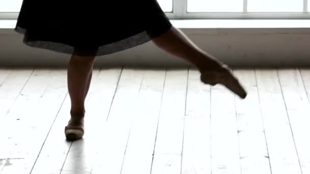 Legs of ballerina training ballet. — Stock Video