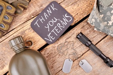 Ahşap gaziler nitelikleri, düz yatıyordu.