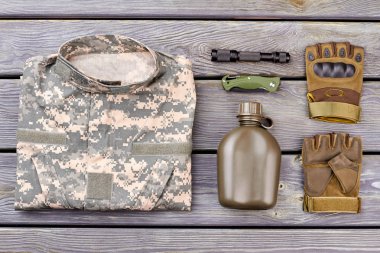 Askeri eşya düzenlemesi.