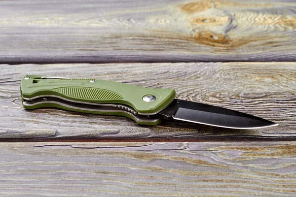 Jackknife på trä, närbild. — Stockfoto