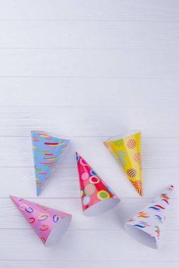 Kopya alanı ile desenli parti şapkaları.