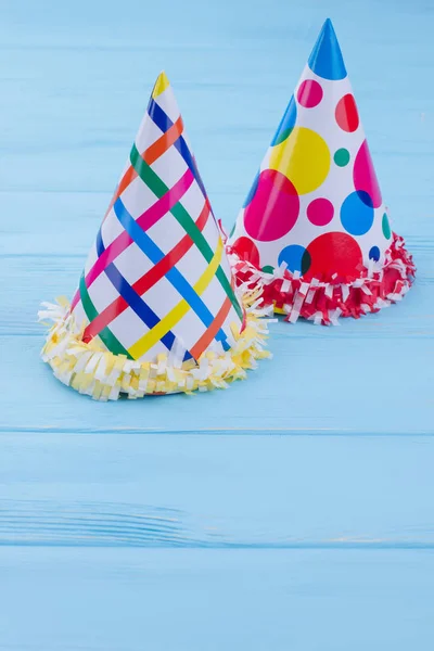 Chapéus de festa de aniversário para crianças . — Fotografia de Stock