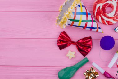 Renk arka plan Doğum günü partisi aksesuarları.