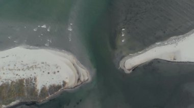 Sakin okyanusun güzel manzarası.