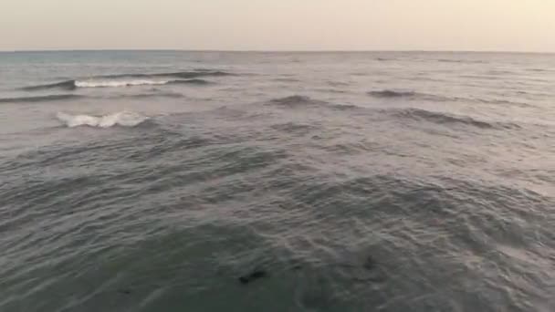 海の波のクローズ アップ. — ストック動画