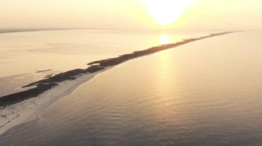 Güzel gün batımında deniz ile Waterscape.