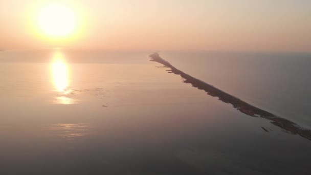 Krásný západ slunce nad oceánem. — Stock video