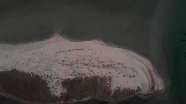 Vue aérienne plage de sable de la mer . — Video