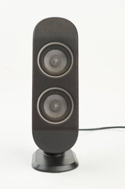 Beyaz arka planda siyah ses hoparlör.