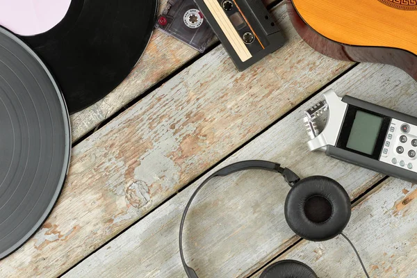 Old and modern audio devices. — Stock Photo, Image