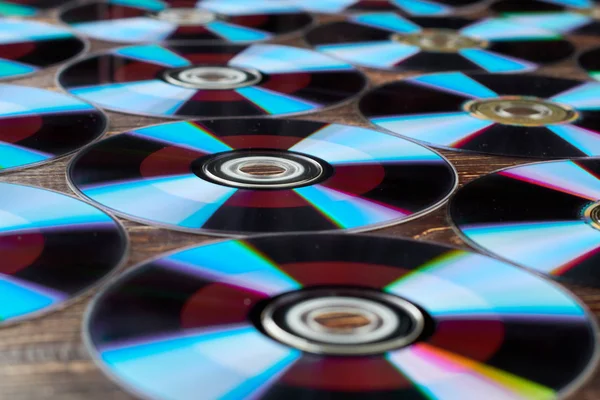 Blaue Tapete mit Compact Discs. — Stockfoto