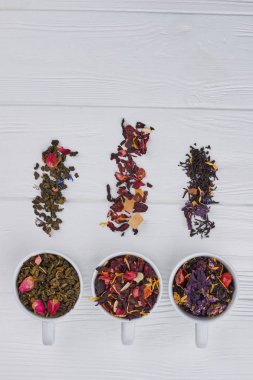 Porselen bardakçeşitleri kuru çay, üst görünümü.
