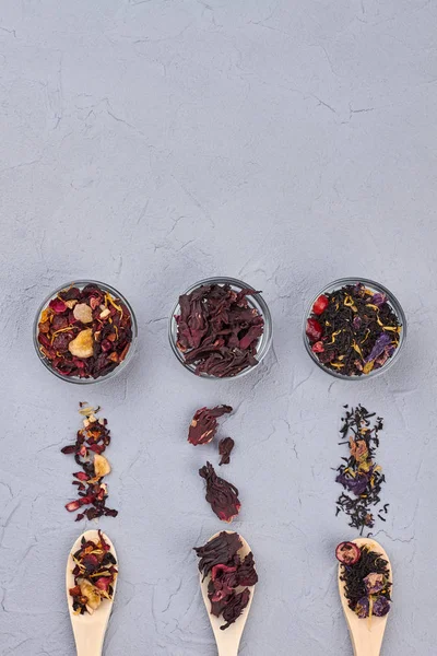 Die Zusammensetzung von Tee mit verschiedenen Teesorten. — Stockfoto