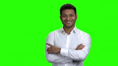 Kopya alanını gösteren mutlu iş adamının portresi.