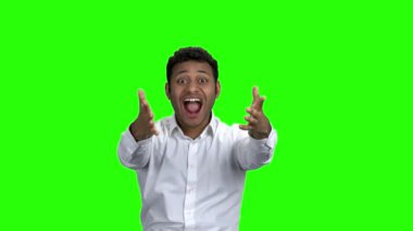 Görevden alındı Hintli işadamı başarılarını kutluyor.