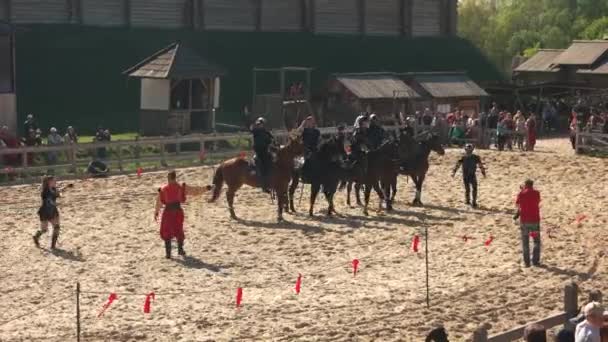 Agenti di polizia a cavallo . — Video Stock