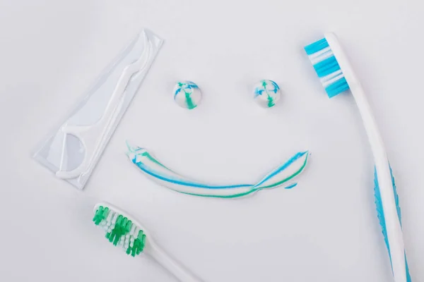 Smiling emoji face painting with toothpaste. — Stock Photo, Image