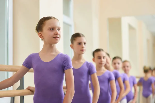 Young ballet performers at ballet school. — Stock Photo, Image