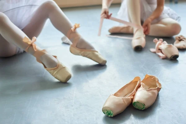 Roze Pointe schoenen voor ballerina's. — Stockfoto