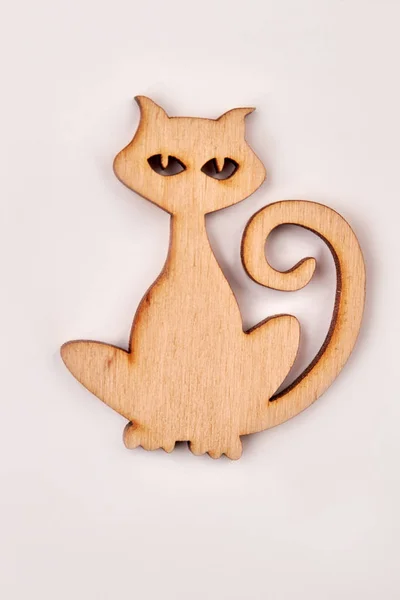 Silhueta de madeira de um gato, imagem vertical . — Fotografia de Stock