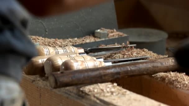 Maken van houten Bierpul bij timmerwerk workshop. — Stockvideo