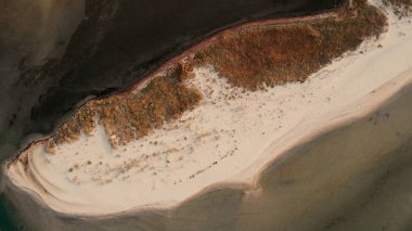 Deniz adası, havadan görünüm.
