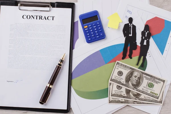 Signed contract. Business people figures. — Stock Photo, Image