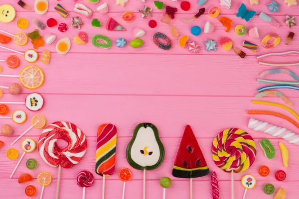 Frame made of various candies and lollipops. — Stock Photo, Image