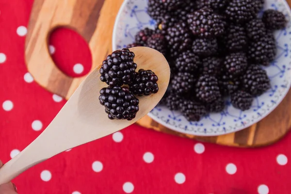 Close-up blackberries in a rustic spoon. — Stock Photo, Image