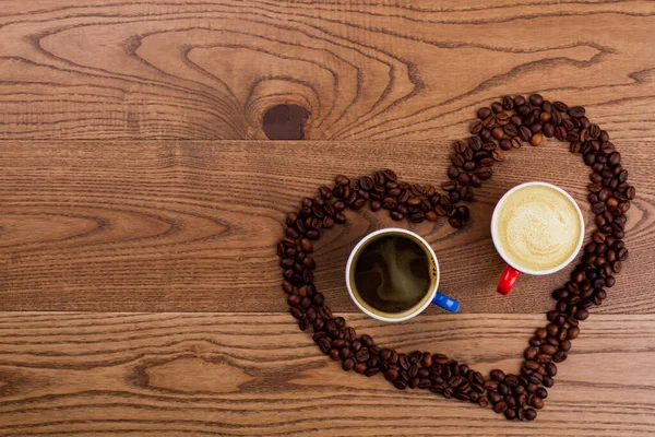 Topview haricot entendre avec une tasse de café et cappuccino. — Photo