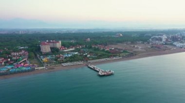 Türkiye 'nin Antalya kentindeki sahil beldesi.