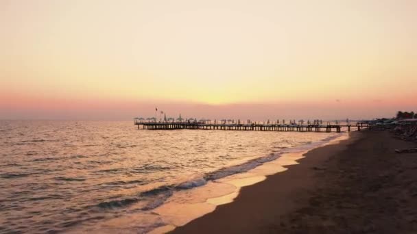 Matahari terbenam di atas laut Mediterania. — Stok Video