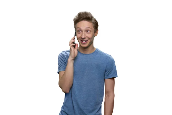Портрет хлопчика-підлітка розмовляє по телефону . — стокове фото