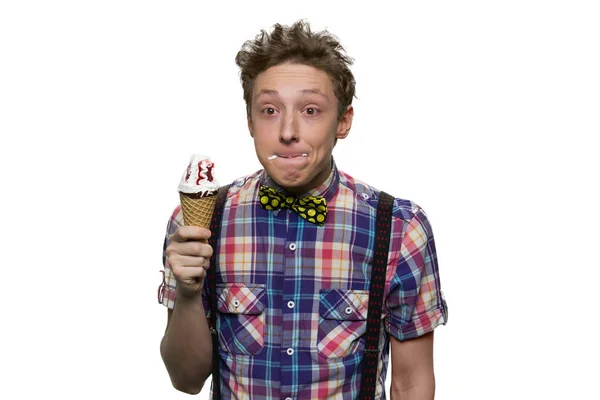 Portrait of young boy enjoying ice-cream. — Stock Photo, Image