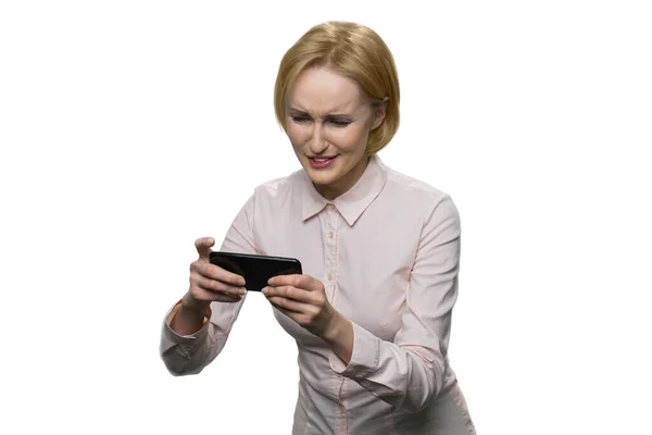 Sad frustrated blond ladys playing video games on her phone. — Stock Photo, Image