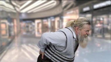 Stresli son sınıf öğrencisi sırt ağrısı çekiyor..