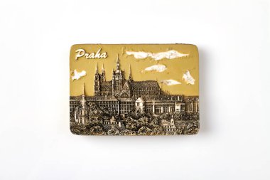 Praha turist hatırası beyaz arka planda izole edildi.