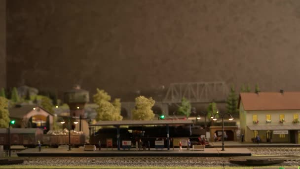 Модель железнодорожного вокзала. — стоковое видео
