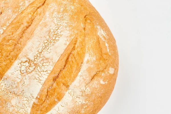 Rolo redondo de pão sobre fundo branco . — Fotografia de Stock